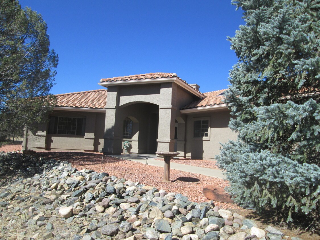 Primary Photo - 65 N Fitzmaurice Dr
