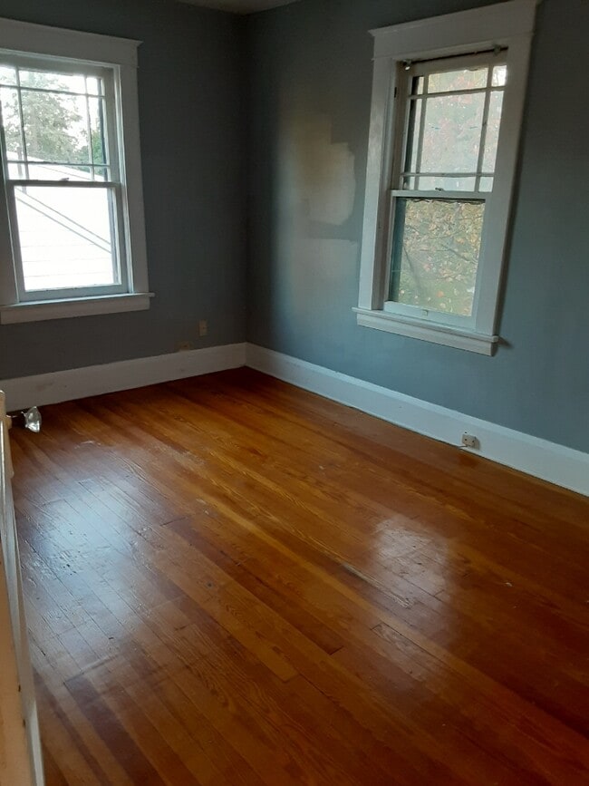 Building Photo - 709 E Judson Ave