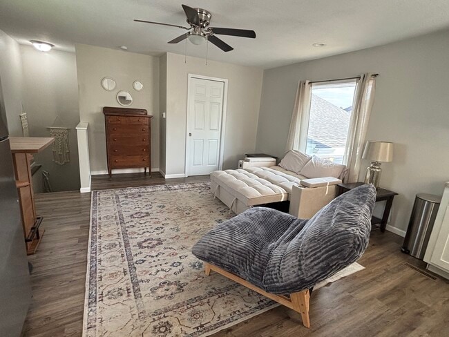 Building Photo - 616 S Paris St