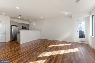 Building Photo - 2411 Kensington Ave