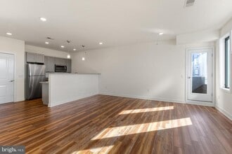 Building Photo - 2411 Kensington Ave