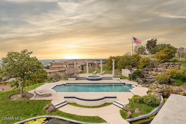 Building Photo - 812 Camino Tierra Santa