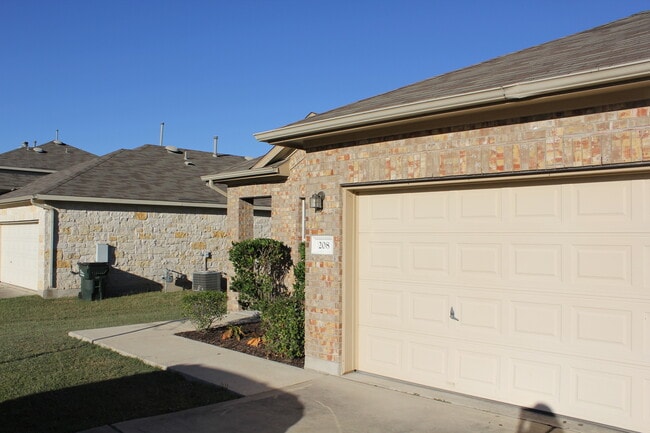 Building Photo - Adorable 1 story 4 Bedroom In Kyle