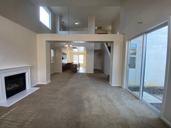 Building Photo - Lovely Bella Sera Home for Rent!