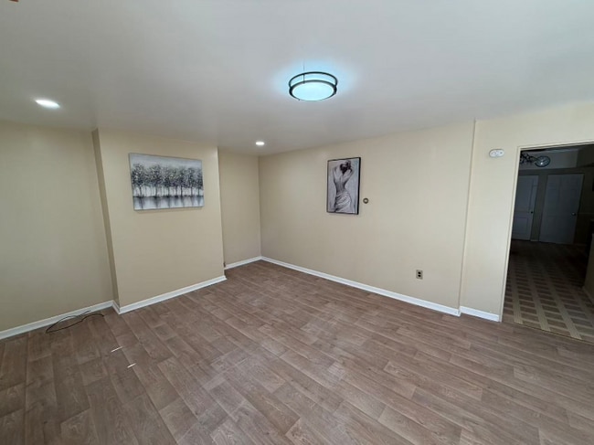 Building Photo - 1920 Middle St