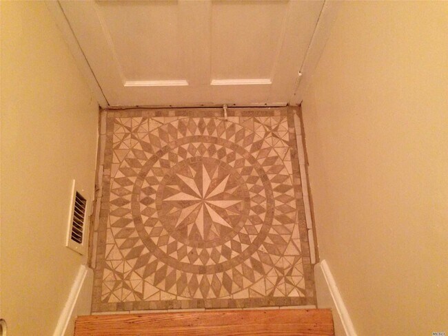 Foto del edificio - 221-33 Horace Harding Expy