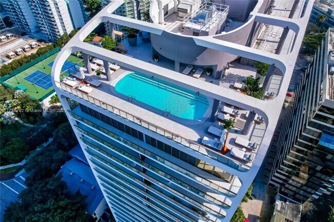 Foto del edificio - 2678 Tigertail Ave