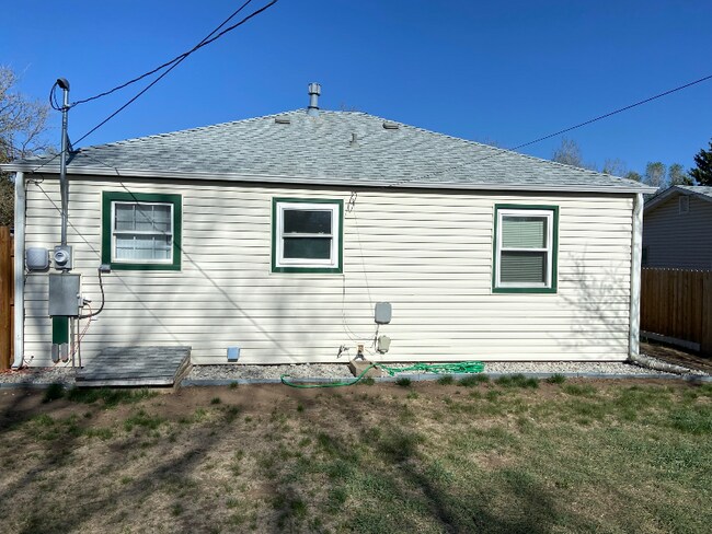 Building Photo - 1601 S Yates St