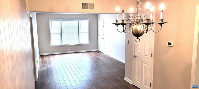 Foto del edificio - 2527 Hydraulic Rd