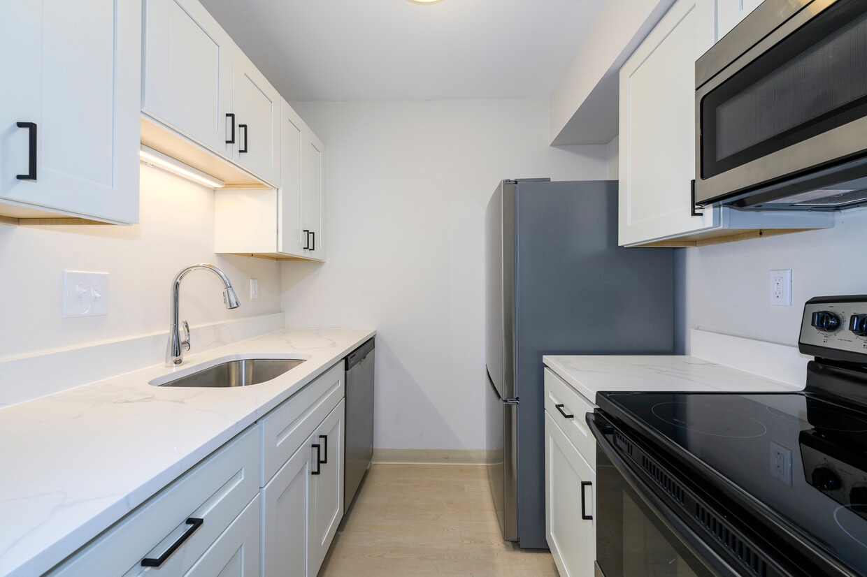Primary Photo - Oak Forest Apartments