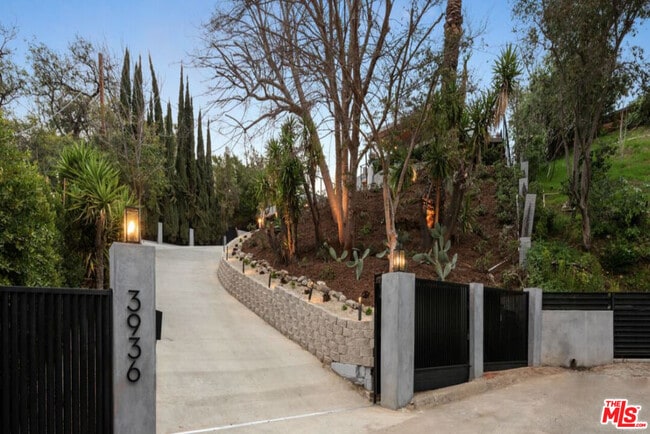 Foto del edificio - 3936 Farley Ct