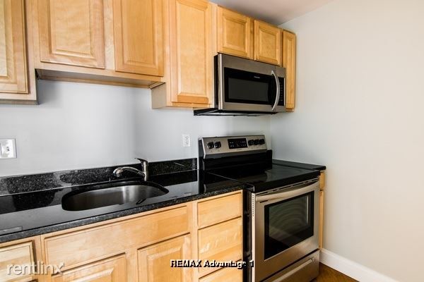 Building Photo - 2 br, 1 bath Townhome - 52 Franklin St