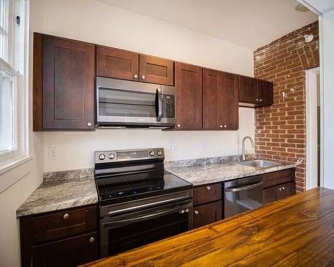 Building Photo - 28 S Williams St