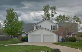Building Photo - 202 S Woods Ct