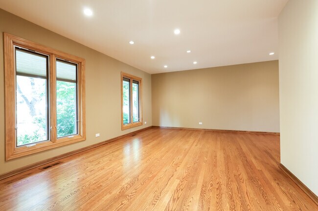 Building Photo - 3206 Maple Leaf Dr