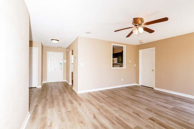 Foto del edificio - 7621 Blue Willow Dr