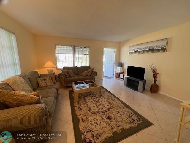 Foto del edificio - 220 Leisure Blvd