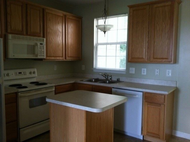 Building Photo - 3 br, 2.5 bath House - 330 BRUAW DRIVE