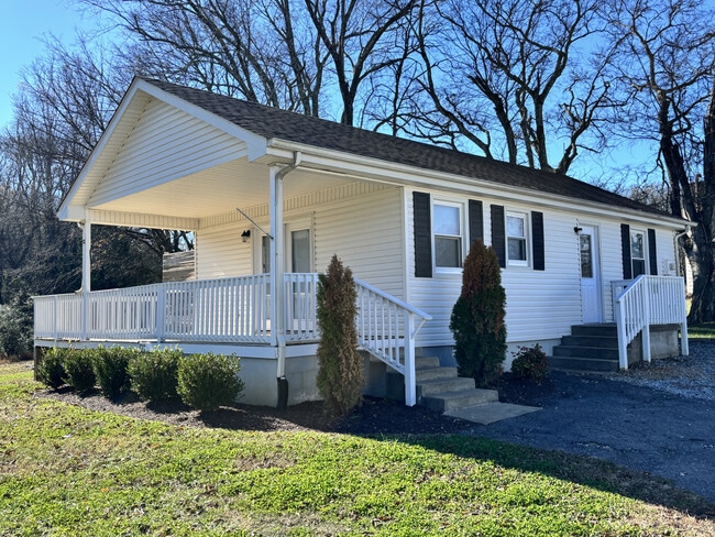 Building Photo - 2039 W Jefferson Pike