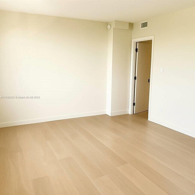 Building Photo - 10185 Collins Ave
