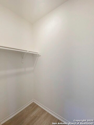 Foto del edificio - 6910 Crestway Rd