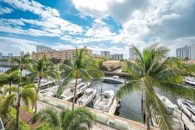 Foto del edificio - 2950 NE 188th St