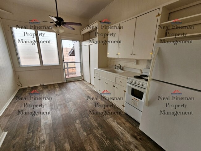 Building Photo - Studio, 1-Bath Apartment. Street Parking.