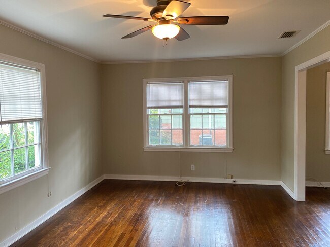Building Photo - 165 Pinehill Dr