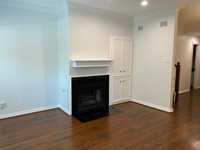 Building Photo - 3400 Normandy Ave