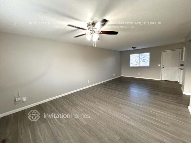 Foto del edificio - 10433 Holland Pl