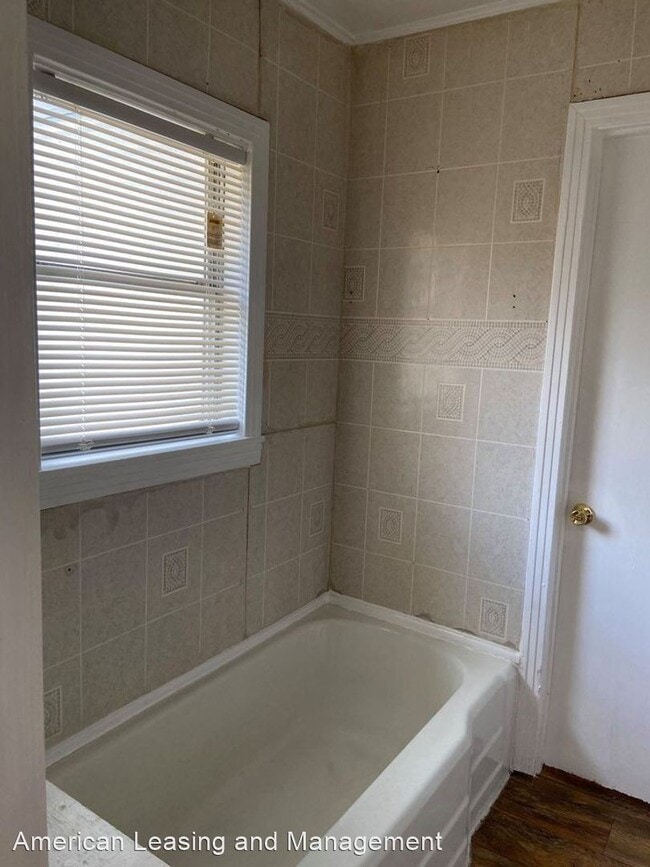Building Photo - 2 br, 1 bath House - 711 S 1st St