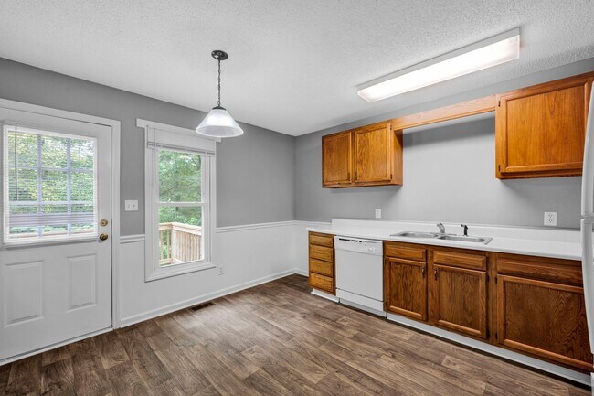 Building Photo - 2632 White Oak Ln