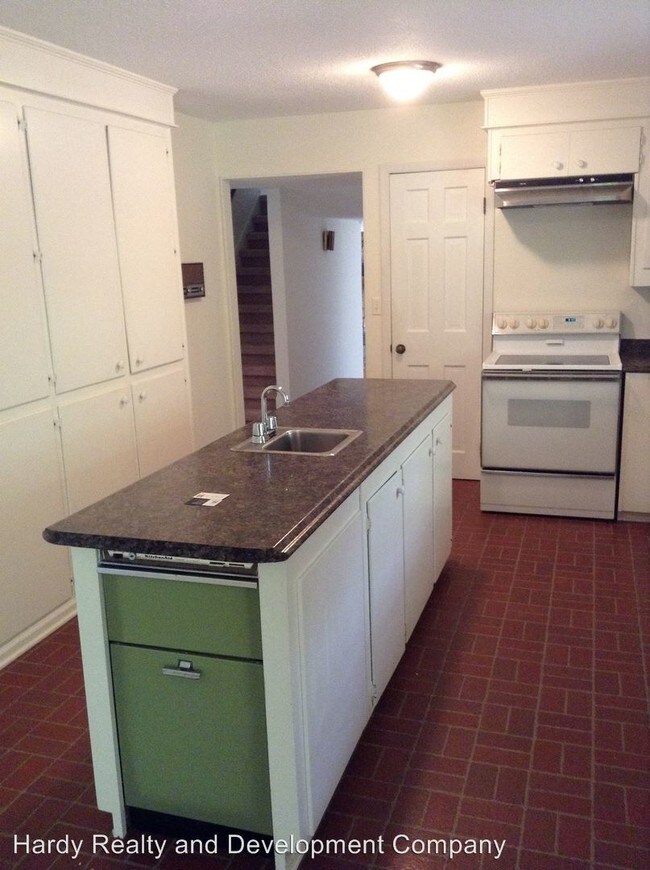 Foto del edificio - 269 W Hermitage Rd NE