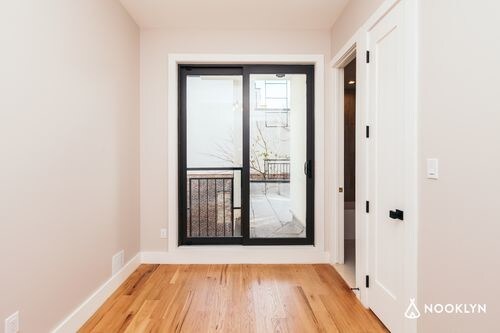 Primary Photo - 856 Greene Ave
