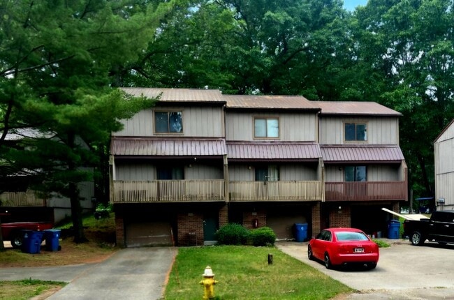 Building Photo - 636 Portage Lakes Dr