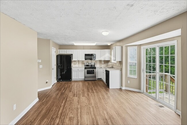 Building Photo - 2315 Hayward Ln