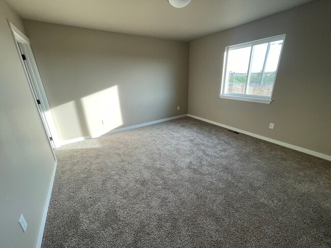 Building Photo - Brand new build in Tieton!
