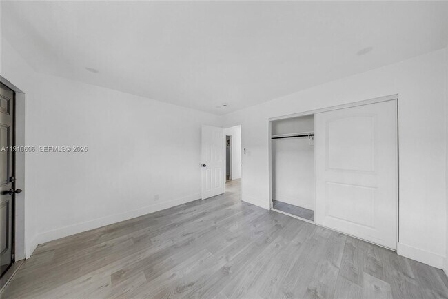 Foto del edificio - 920 NW 8th Ave