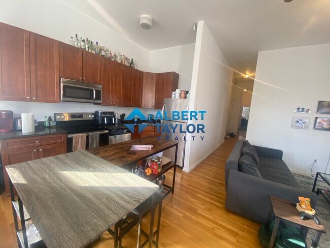 Building Photo - 168 Northampton St