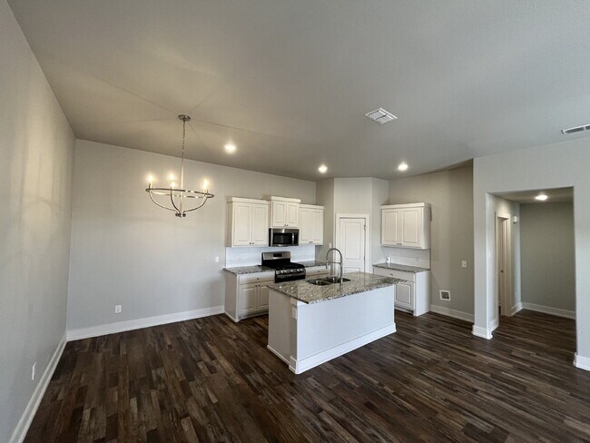 Foto del edificio - Stunning Duplex in Shallowater!