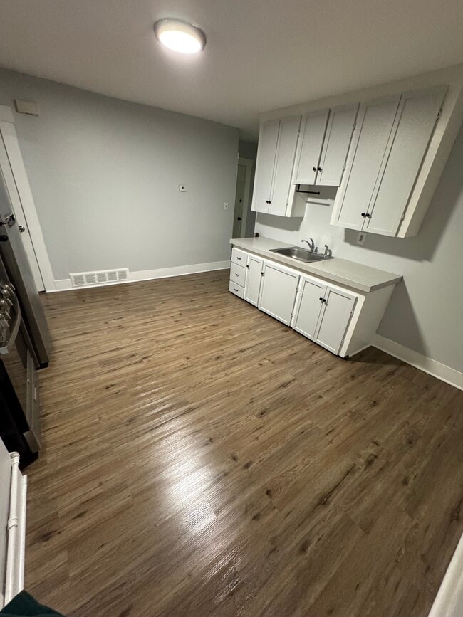 kitchen - 3 Worcester St