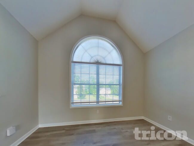 Building Photo - 660 Tipperary Rd