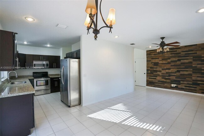 Building Photo - 7722 Hibiscus Ln