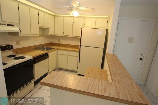Building Photo - 9360 S Belfort Cir