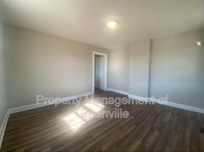 Photo - 1612 W Blue Ridge Dr House