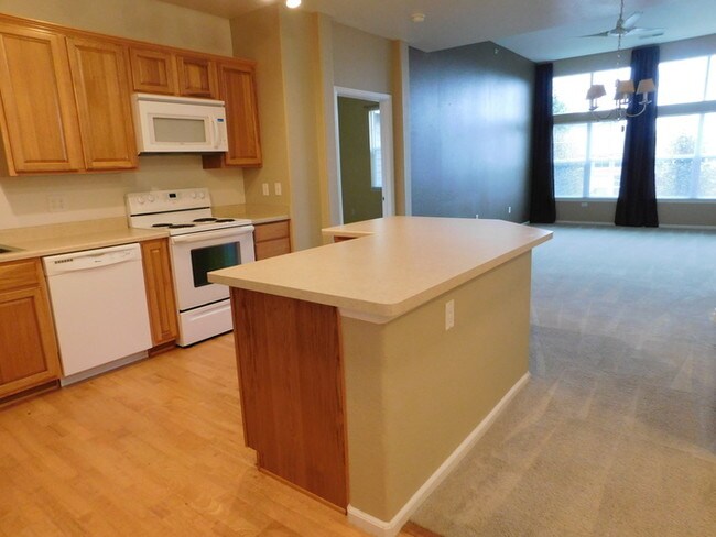 Building Photo - Fantastic condo in the City