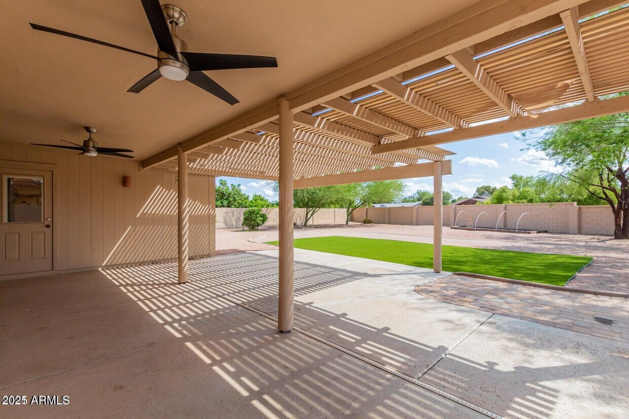 Foto del edificio - 2563 N Tamarisk St