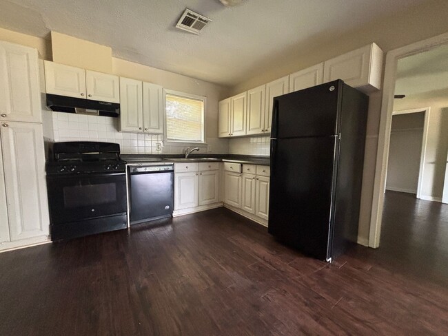 Foto del edificio - GREAT STARTER HOME IN SOUTH BOSSIER NEAR BABF