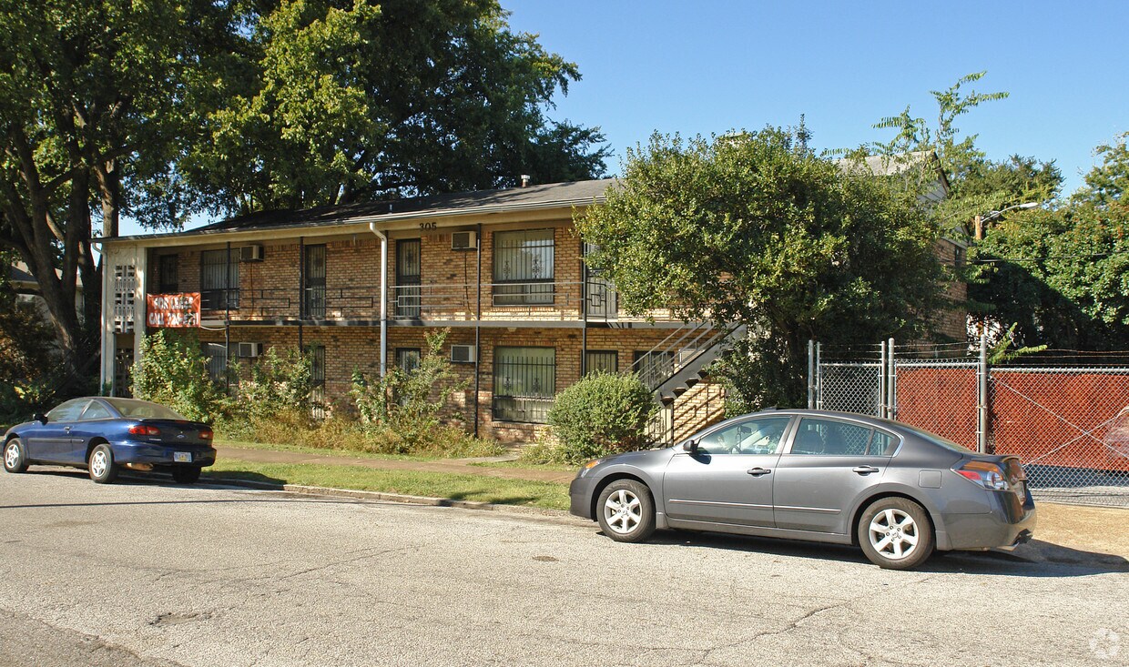 Primary Photo - 305 Pasadena Pl