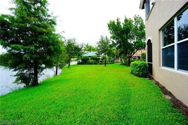 Foto del edificio - 9774 Roundstone Cir